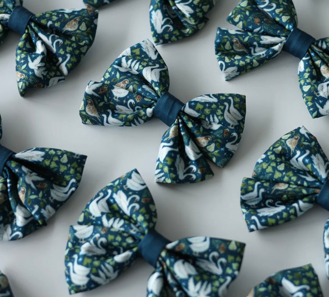 Twelve days sailor bow