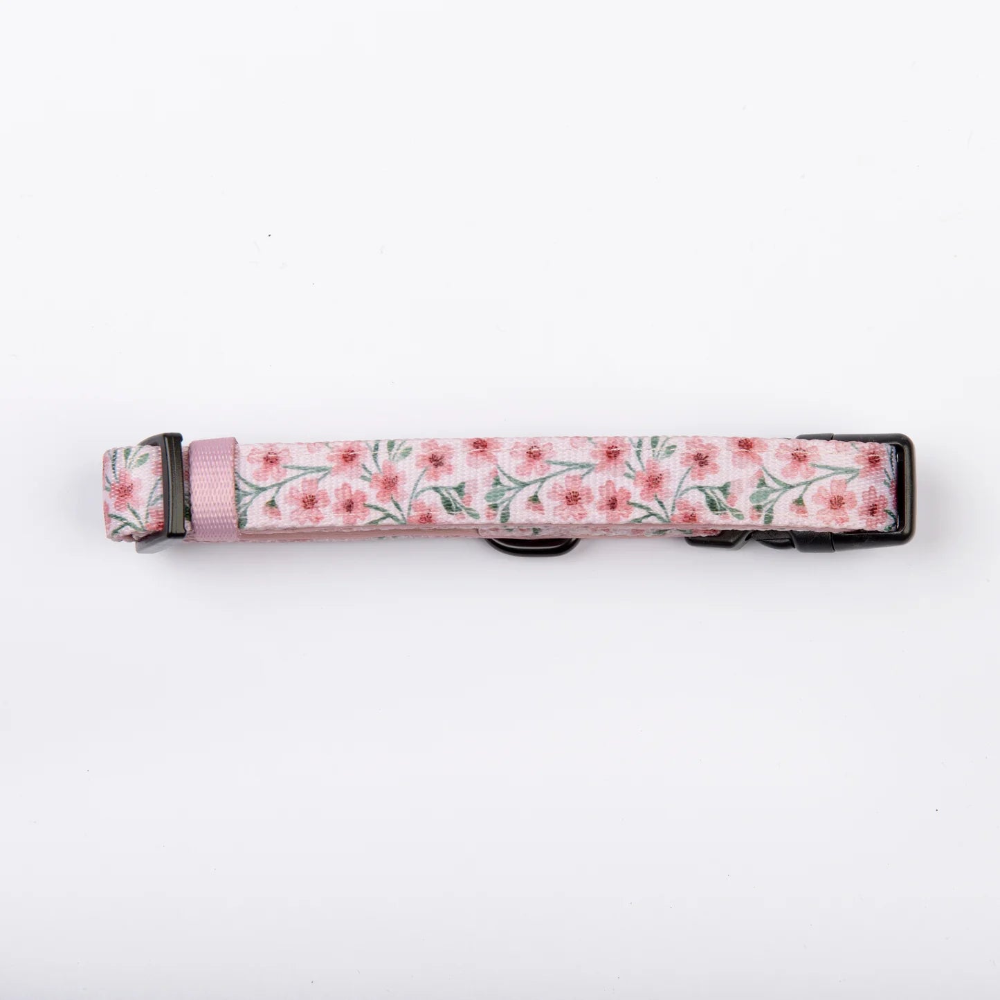 Blushing blossoms collar